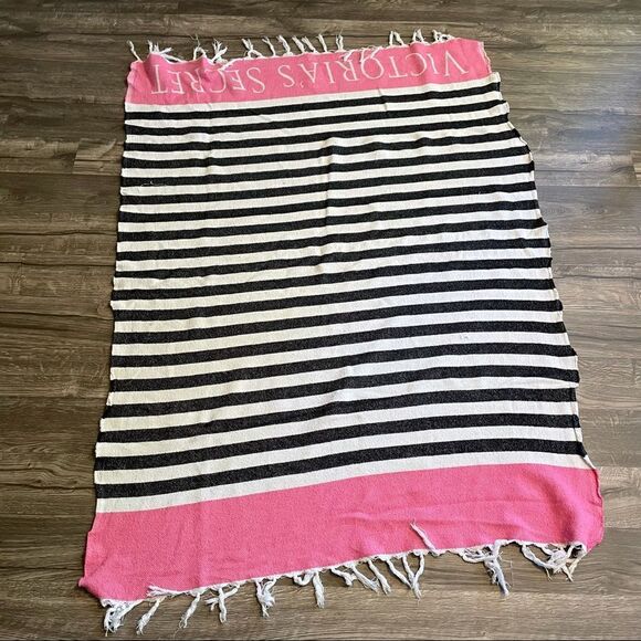 Victoria’s Secret Vintage Striped Fringe Beach Towel - Picture 5 of 10